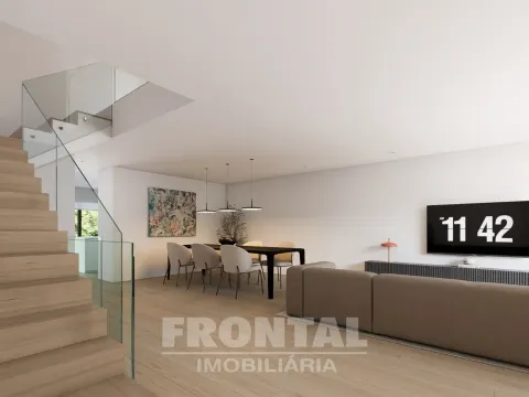 Moradias T3 de 2 e 3 Frentes em Condomínio Fechado com Piscina