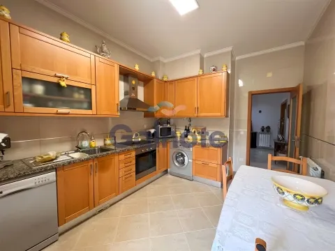 Apartamento T2 com garagem, em Tavarede