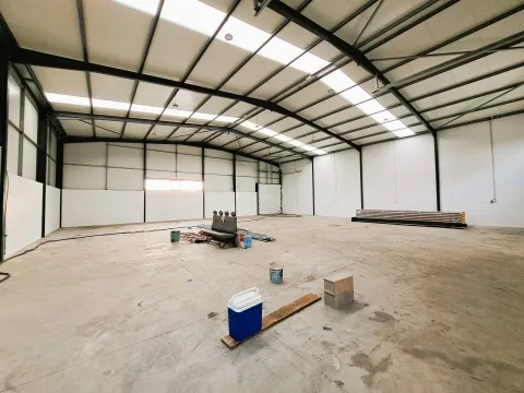 Pavilhão Industrial 450m2