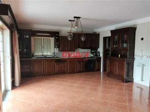 Moradia Geminada T4