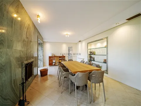 Moradia T7+2 com Piscinas e Jardim em Arcozelo, Gaia