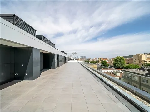 Luxe T4-penthouse in Vila Nova de Gaia | Golden Hour Real Estate
