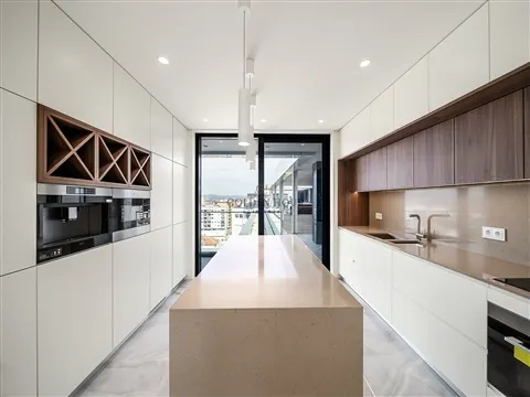 Luxe T4-penthouse in Vila Nova de Gaia | Golden Hour Real Estate