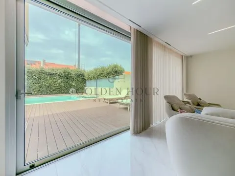 Moradia Geminada T4 de Luxo em Vila Nova de Gaia | Golden Hour Real Estate