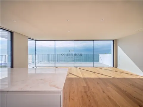 Penthouse T4 de Luxo em Canidelo com Vista Definitiva sobre o Mar I Golden Hour
