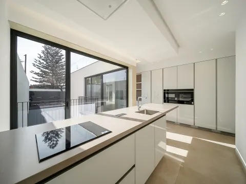 Moradia T4 de Luxo em Canidelo com Vista Mar | Golden Hour Real Estate