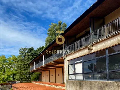 Landbesitz >=10 Schlafzimmer