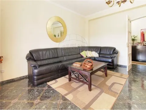 Moradia T4 para venda