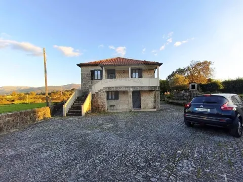 Moradia T4 para arrendamento