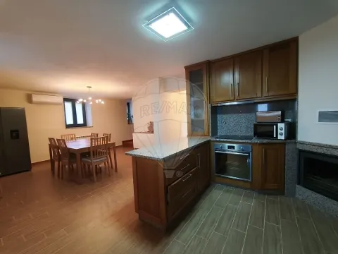 Moradia T4 para arrendamento