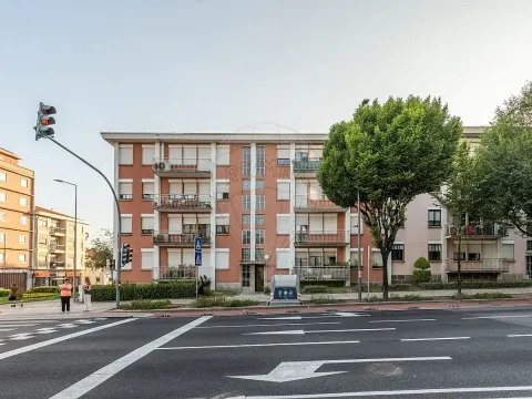 Apartamento T4 para arrendamento