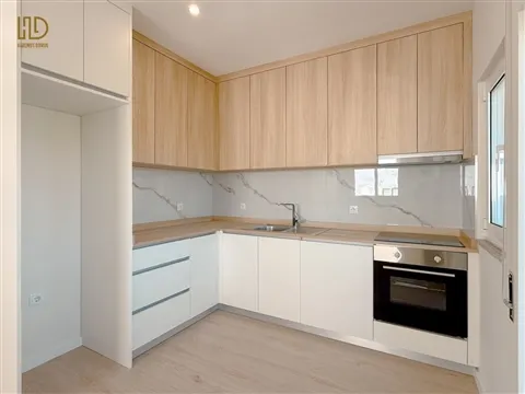 Andar Moradia T3 remodelado a 2.5km das praias de Gaia