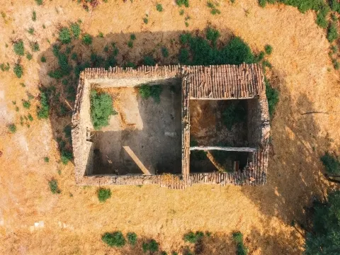Quinta para venda com casa de habitação para recuperar