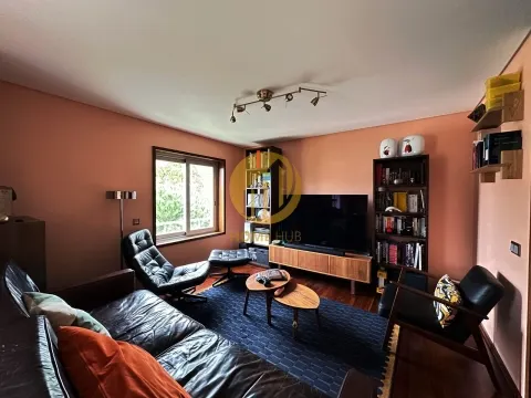 Apartamento T3 com Suite e Estacionamento – Cedofeita, Porto