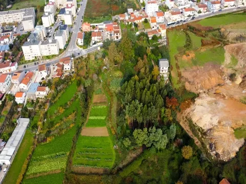Oportunidade Única! Moradia para Reabilitar com Terreno Superior a 6.000 m²