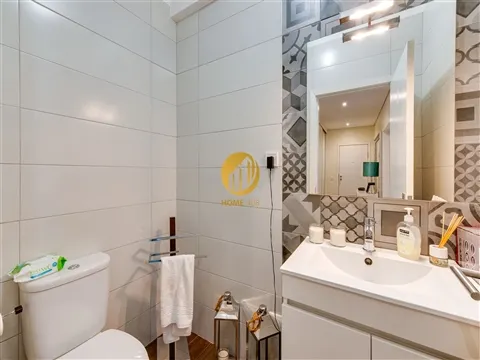 Fully Renovated Three-Bedroom Apartment with 140 sqm, Dual Aspect and Balconies — Altos, Maia
