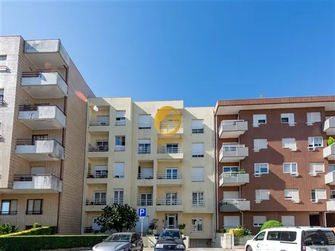 Fully Renovated Three-Bedroom Apartment with 140 sqm, Dual Aspect and Balconies — Altos, Maia