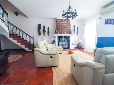 Moradia Unifamiliar T4 com Quintal e Garagem no Centro das Alcáçovas