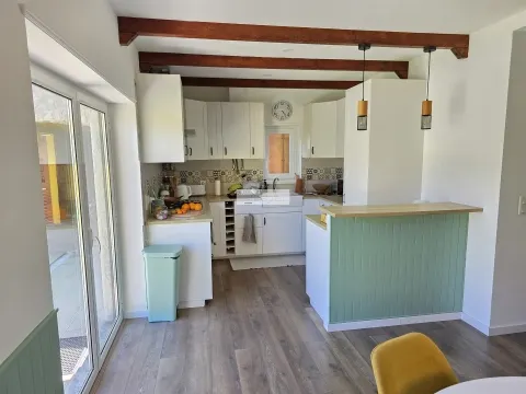 &#1052;&#1077;&#1073;&#1083;&#1080;&#1088;&#1086;&#1074;&#1072;&#1085;&#1085;&#1072;&#1103; &#1074;&#1080;&#1083;&#1083;&#1072; &#1089; 3 &#1089;&#1087;&#1072;&#1083;&#1100;&#1085;&#1103;&#1084;&#1080; &#1074; &#1072;&#1088;&#1077;&#1085;&#1076;&#1091;, &#1073;&#1072;&#1089;&#1089;&#1077;&#1081;&#1085;, &#1073;&#1072;&#1088;&#1073;&#1077;&#1082;&#1102;, &#1085;&#1077;&#1076;&#1072;&#1083;&#1077;&#1082;&#1086; &#1086;&#1090; &#1069;&#1088;&#1080;&#1089;&#1077;&#1081;&#1088;&#1099;