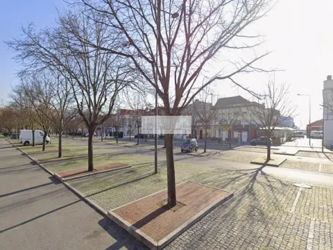 Prédio com projeto aprovado e licença a pagamento para 14 frações no centro histórico de Setúbal