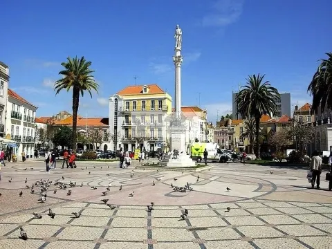 Prédio com projeto aprovado e licença a pagamento para 14 frações no centro histórico de Setúbal