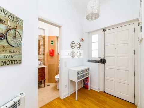 独立式住宅T5 +2，带游泳池，电影院和停车场，Junqueiro，Carcavelos / 出售/ 1.800.000