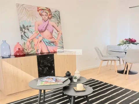 Apartamento T3 totalmente Renovado e mobilado em Benfica