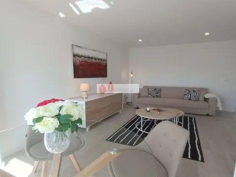 Komplett renovierte und möblierte 3-Zimmer-Wohnung in Benfica