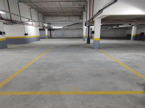 Lugar de estacionamento com carregamento eléctrico