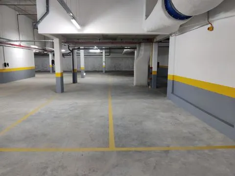 Lugar de estacionamento com carregamento eléctrico