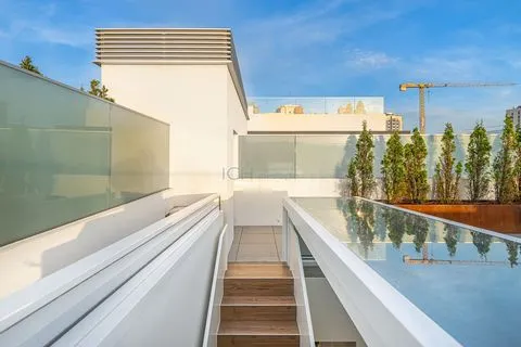 Penthouse 4 quartos de luxo com terraço e piscina privativa
