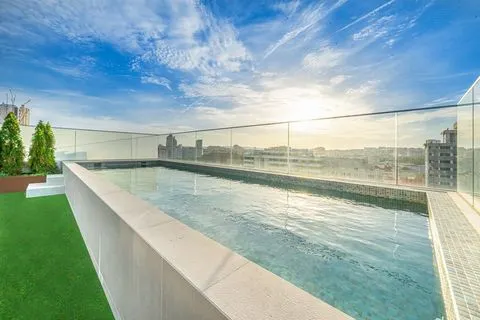 Penthouse 4 quartos de luxo com terraço e piscina privativa