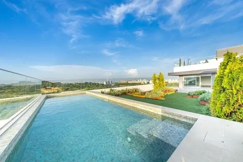 Penthouse 4 quartos de luxo com terraço e piscina privativa