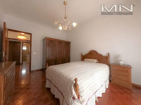 Quarto  mobilado c/ Varanda - junto ao Porto