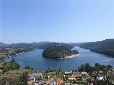 Terreno Exclusivo de 1.600 m² com Vista Panorâmica para o Rio Douro | Melres, Gondomar