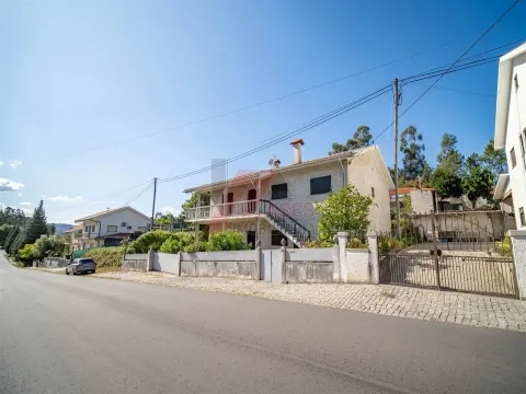 MORADIA T4 + 1 JUNTO AO CENTRO DA CIDADE!