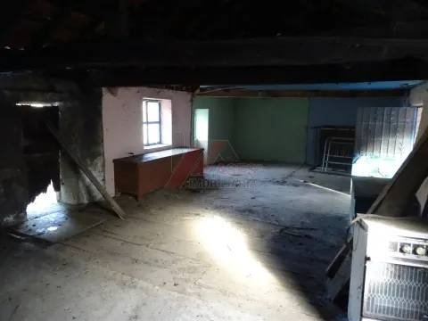 Moradia Rústica e Terreno!