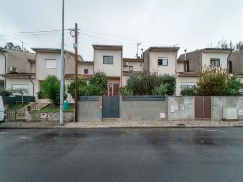 MORADIA EM BANDA T3!