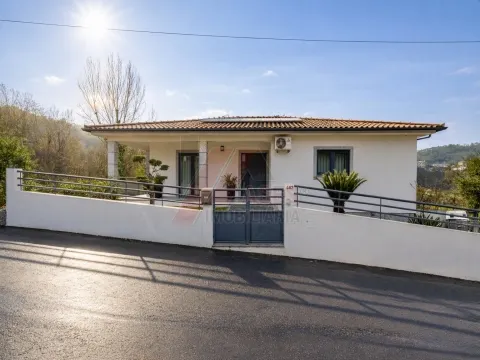 Moradia com Terreno e Espaços Amplos – 5 min de Fafe!