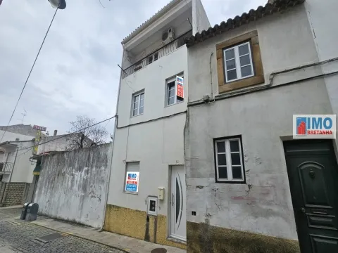 Moradia V4 c/ 2 entradas - Idanha-a-Nova