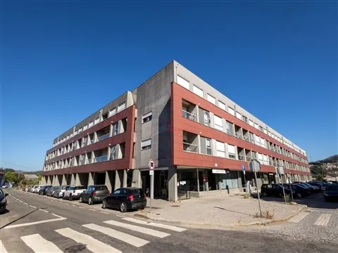 Apartamento T4 Duplex em Vila das Aves, Santo Tirso