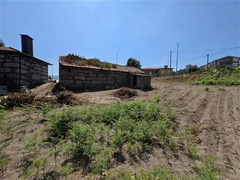 Moradia para Restauro Total em Lordelo, Guimarães