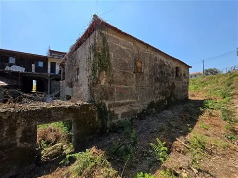 Moradia para Restauro Total em Lordelo, Guimarães