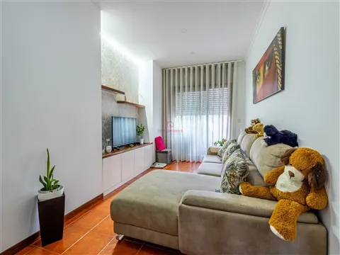 Apartamento T2 transformado em T3 em Vila das Aves, Santo Tirso