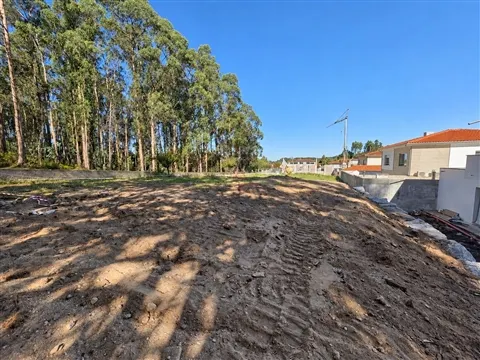 Lote de Terreno com 500m2 e Projeto Aprovado em Rendufe, Guimarães