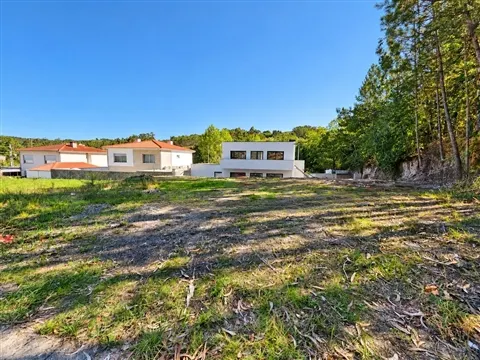 Lote de Terreno com 500m2 e Projeto Aprovado em Rendufe, Guimarães