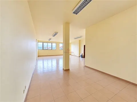 Loja com 60m2 para Venda no Centro de São Martinho do Campo, Santo Tirso