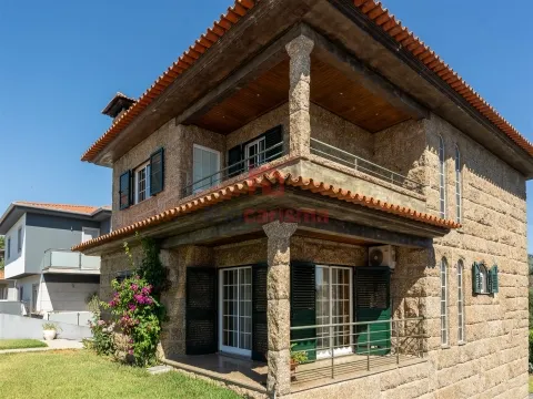 Luxury Individual T4 House in Brito, Guimarães