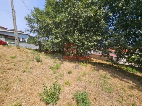 Lote de terreno para construção com 560m2 em Lordelo, Guimarães