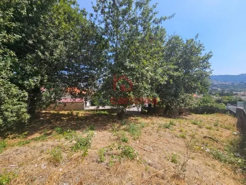 Lote de terreno para construção com 560m2 em Lordelo, Guimarães